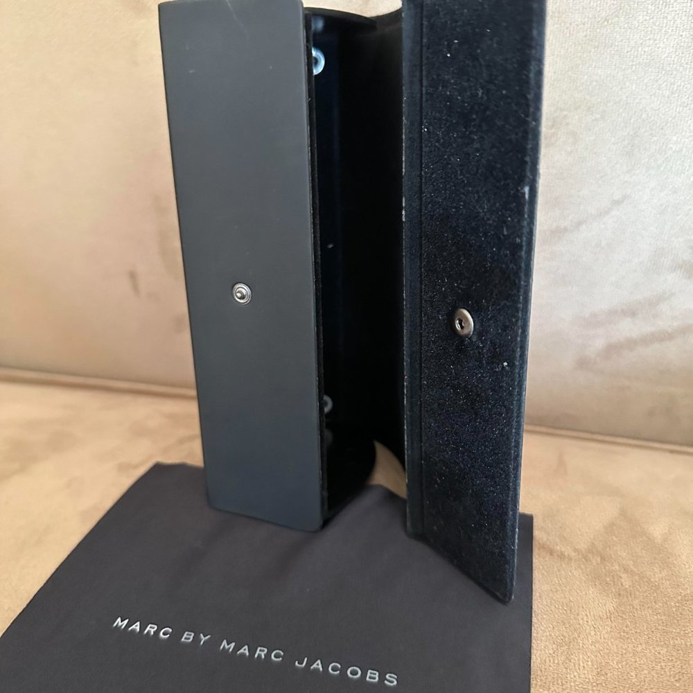 Marc Jacobs sunglasses case - Picture 3 of 3